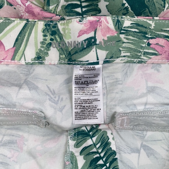 Old Navy Pixie Pant in Fun Print size 14 regular - Picture 4 of 4